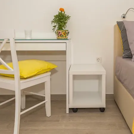 Esperanza Suits Apartment Split
